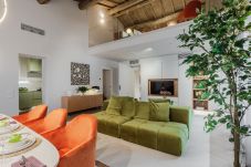 Ferienwohnung in Lucca - Victory Penthouse Contemporary 3 Bedroom Luxury Apartment with Balcony in Lucca