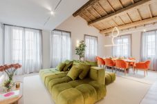 Ferienwohnung in Lucca - Victory Penthouse Contemporary 3 Bedroom Luxury Apartment with Balcony in Lucca