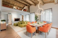 Ferienwohnung in Lucca - Victory Penthouse Contemporary 3 Bedroom Luxury Apartment with Balcony in Lucca