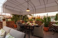 Ferienwohnung in Lucca - Modern 3 Bedrooms Apartment with Terrace inside the Walls of Lucca