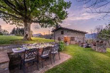 Villa in Pescaglia - Charming Farmhouse with Private Pool and View in Lucca