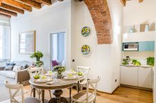 Ferienwohnung in Lucca - Smart 2 Bedrooms Apartment close to Bus Terminal