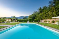 Villa in Capannori - Air Conditioned 10 Bedrooms Luxury Villa and Pool in Lucca