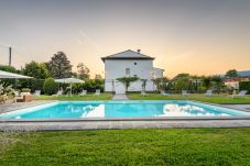 Villa in Capannori - Air Conditioned 10 Bedrooms Luxury Villa and Pool in Lucca