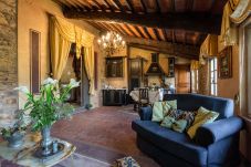 Villa in Capannori - LA DIMORA DEI CONTI: Indulge in a Country Farmhouse Apartment with Jacuzzi Facing the Town!