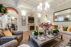 Appartement in Lucca - CASA ETTORE, Romantic and Luxury 3 Bedroom Apartment inside the Walls of Lucca