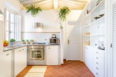 Appartement in Lucca - A Toproof Penthouse Apartment with Elevator and Private Garden Inside the Walls