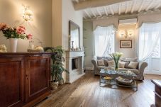 Appartement in Lucca - 2 Bedrooms 2 Bathrooms Romantic Apartment with Terrace and Parking in Lucca