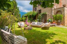 Villa in Camaiore - Tuscan Fairytale Family Villa close to Beaches and Lucca