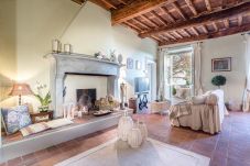 Villa in Capannori - FRANTOIO a Romantic Farmhouse Apartment with Terrace and Views