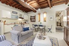 Appartement in Lucca - Stylish Smart Ground Floor Apartment inside Lucca