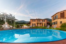 Villa in Capannori - ROMANTIC FARMHOUSE VILLA WITH PRIVATE INFINITY POOL AND GREAT VIEWS IN LUCCA