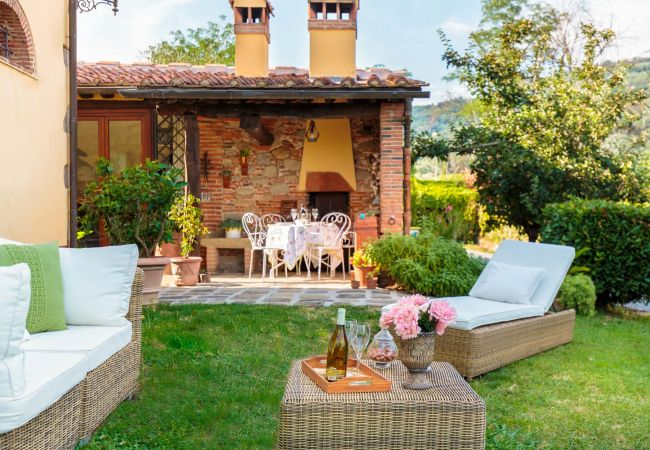 Villa in Uzzano - ROSYABATE COTTAGE with Private Garden and views between Lucca and Pistoia