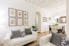 Appartement in Lucca - ORCHIDEA BIANCA a 2 Bedrooms 2 Bathrooms Understated Luxury with a Welcoming Ambience