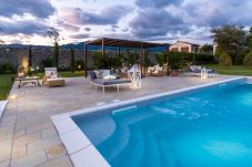 Villa in Lucca - VILLA HUGO, Understated Luxury 5 Bedrooms Villa with Pool and a Welcoming Ambience