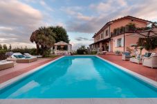 Villa in Segromigno in Monte - VILLA DANA, 4 bedrooms 4 bathrooms Retreat Villa with Private Swimming Pool and SPA