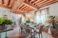 Villa in Lucca - VILLA REGINA, 4 bedrooms and a luxury style among the vineyards by Lucca Town