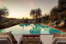 Villa in Lucca - Villa Gufo The Place to Be. Panoramic Private Pool with a Lucca View and Private Tennis Court