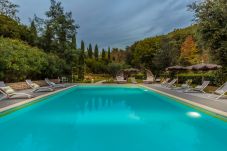 Villa in Lamporecchio - Villa Veranda with shared Pool in a Borgo