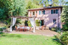 Villa in Camaiore - Villa Birdsong, among the Woods in Camaiore