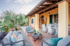 Villa in Lucca - Villa Gabry Farmhouse with Incredible View on the Hills close to Lucca Town Centre