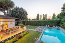 Villa in Pietrasanta - Luxury Villa with Pool in Pietrasanta close to the Beach