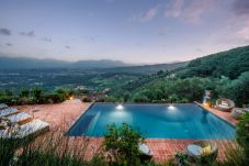 Villa in San Concordio di Moriano - Villa Lina, Luxury Farmhouse with Pool and Amazing View close to Lucca Town Centre