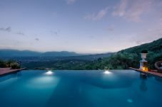 Villa in San Concordio di Moriano - Villa Lina, Luxury Farmhouse with Pool and Amazing View close to Lucca Town Centre