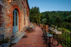 Villa in Lucca - Villa Alice, panoramic stone farmhouse to sleep 10 with pool in Lucca