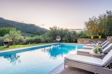 Villa in Capannori - Citrus Charm Farmhouse, a Country Villa with Pool on the hills of Lucca