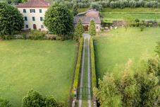 Villa in Capannori - Citrus Charm Farmhouse, a Country Villa with Pool on the hills of Lucca