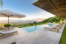 Villa in Lucca - Villa Sunset, Luxury Farmhouse with Infinity Pool and Incredible Views in Lucca