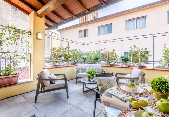  in Lucca - Smart Apartment with Terrace and Parking in Lucca