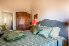 Apartamento en Florencia -  Ático actualizado de lujo con ascensor 3 habitaciones 3 baños en el centro