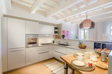 Apartamento en Lucca -  Amplio y moderno apartamento de 2 dormitorios con terraza y ascensor.