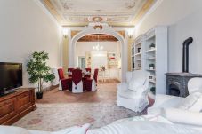 Apartamento en Lucca -  MÁS ALLÁ DE LO EXTRAORDINARIO Romántico, tranquilo y espacioso apartamento junto a la torre Guinigi