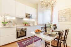 Apartamento en Lucca - 2 bedrooms, Terrace and Private Parking in Lucca