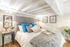 Apartamento en Lucca - PAOLO GUINIGI Elegant Apartment Suite, Masterful Interior inside the Walls of Lucca