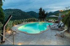 Villa en Camaiore - CASOLARE DEI COLLI Panoramic Private Pool, Lavish Interiors and a Gourmet Kitchen