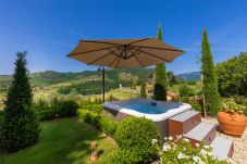 Villa en Lucca - VILLA REGINA, 4 bedrooms and a luxury style among the vineyards by Lucca Town