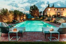 Villa en Lucca - VILLA IL CASTELLO: Vibrant Sanctuary of Enchanting Colours. 6 Bedrooms, Private Pool