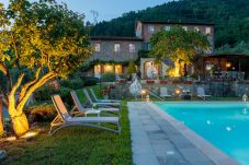 Villa en Lucca - Tuscan Fizz, a traditional Stone Farmhouse with Private Pool and Amazing View among the Vineyards in Lucca