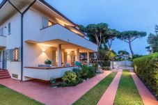 Villa en Marina di Pietrasanta - Regina Beach, Luxury 3 bedrooms Villa by the Beach in Marina di Pietrasanta