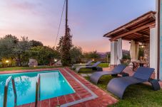 Villa en Chiatri - Rondini, Farmhouse with pool