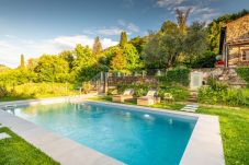 Villa en Capannori - Villa Ester, a Stylish Farmhouse with Pool on the Hills by Lucca