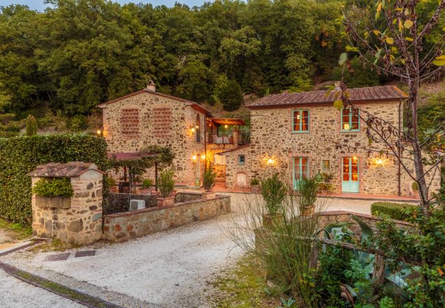 Villa en Lamporecchio - Villa Veranda with shared Pool in a Borgo