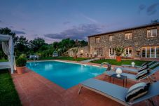 Villa en Montecarlo - Villa Flora, a Luxury 3 bedrooms Farmhouse with Pool and Jacuzzi