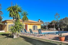 Chalet con piscina y jardín, mallorca, alcudia. 