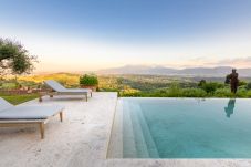 Villa en Lucca - Villa Sunset, Luxury Farmhouse with Infinity Pool and Incredible Views in Lucca