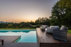 Villa en Orentano - Villa del Nonno, Luxury Tuscan Farmhouse with Private Pool close to Lucca, Pisa and Florence